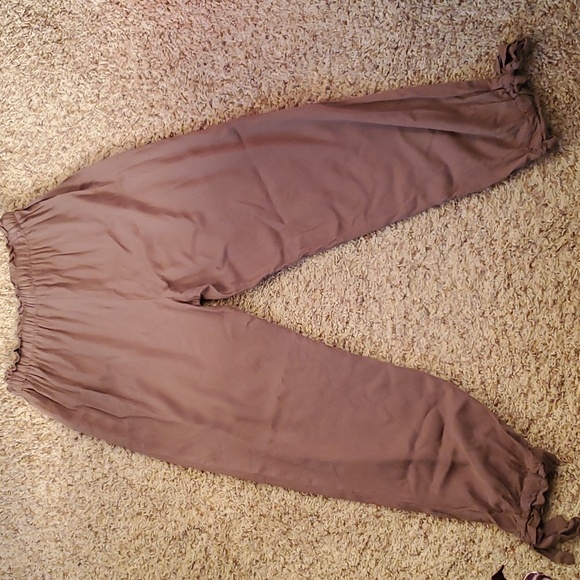 Lulu's super soft light olive green jogger pants - Picture 3 of 3